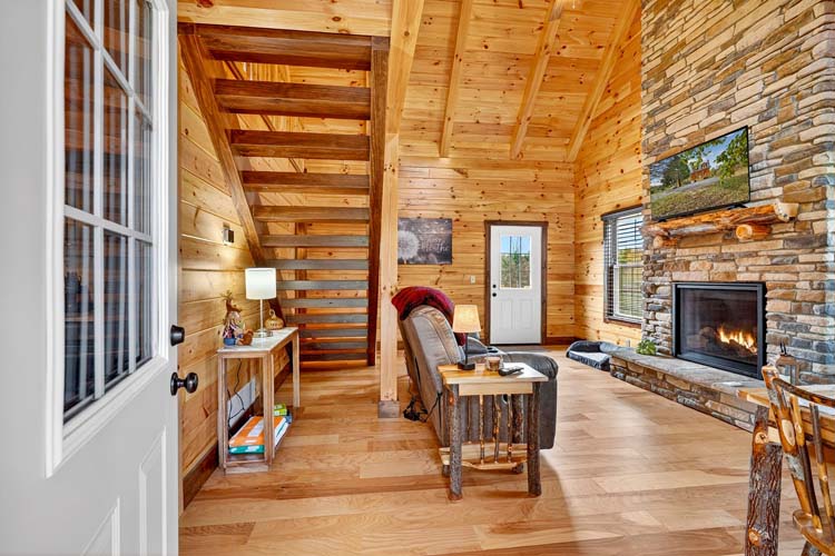 valley view cabin towels and linens folded on bed