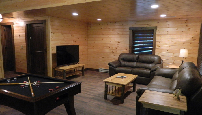 Entertainment and fun in the cabin game room